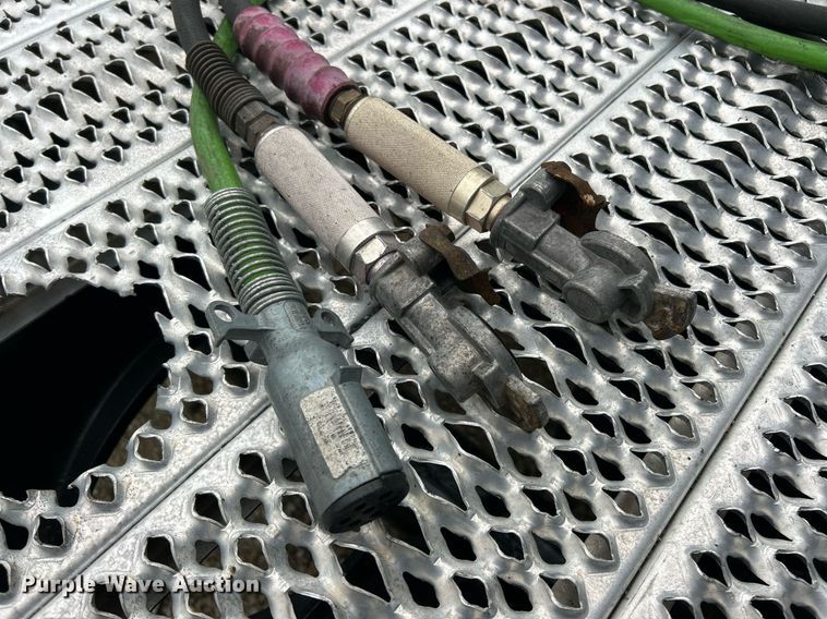 image for item EK2838 2020 Peterbilt 579 semi truck