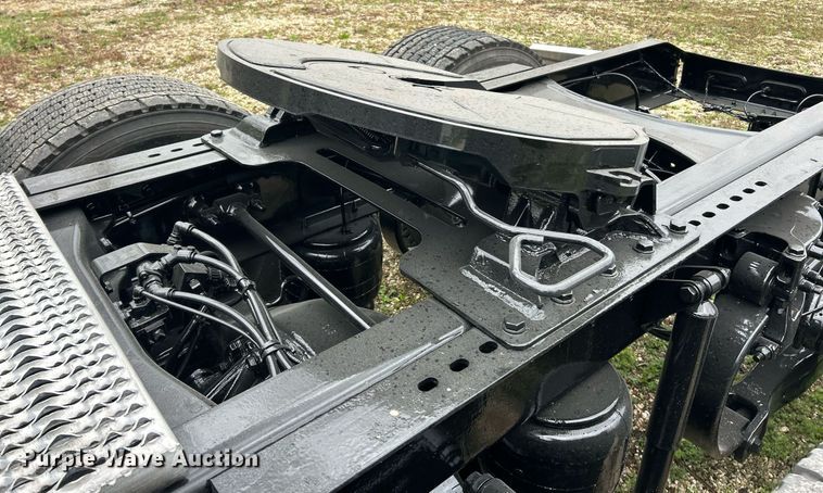 image for item EK2838 2020 Peterbilt 579 semi truck