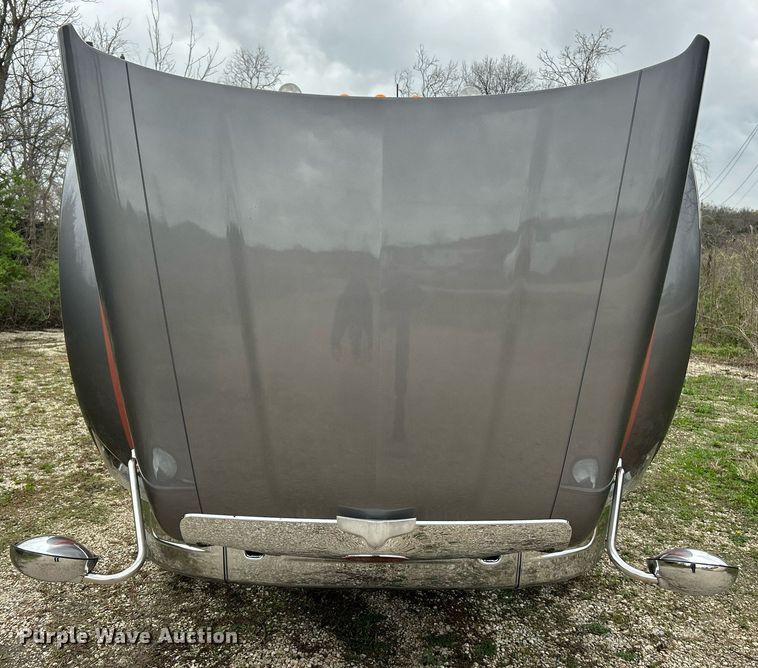 image for item EK2838 2020 Peterbilt 579 semi truck