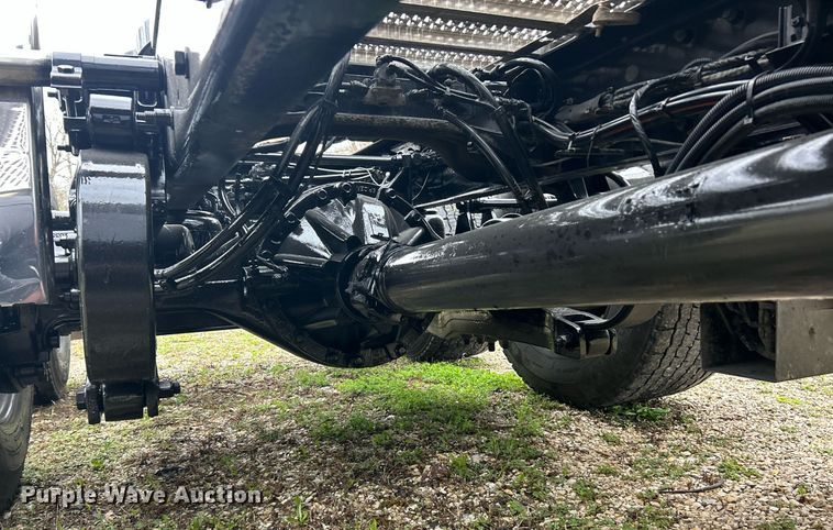 image for item EK2838 2020 Peterbilt 579 semi truck