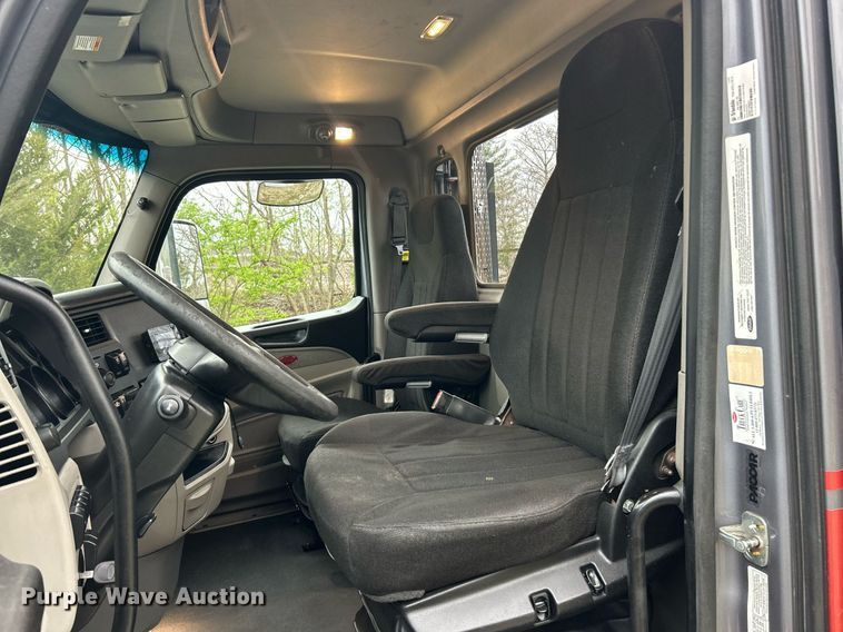 image for item EK2838 2020 Peterbilt 579 semi truck