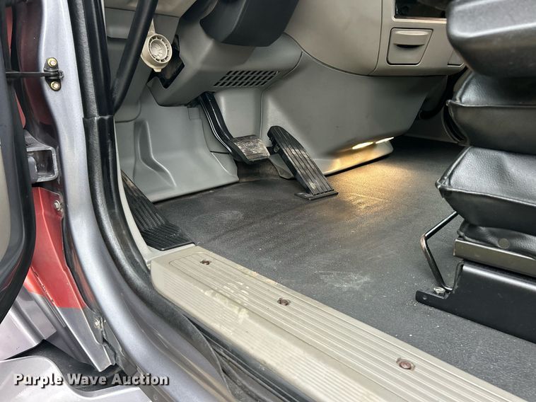 image for item EK2838 2020 Peterbilt 579 semi truck