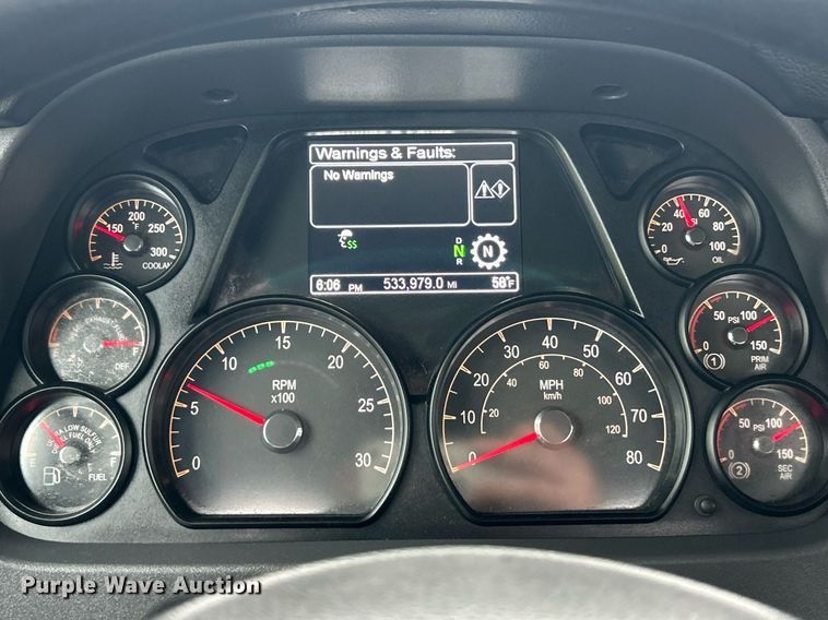 image for item EK2838 2020 Peterbilt 579 semi truck