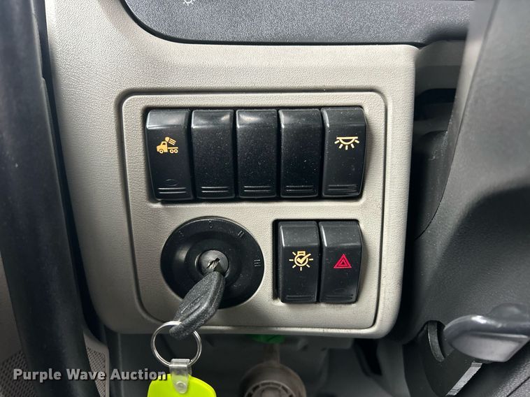 image for item EK2838 2020 Peterbilt 579 semi truck