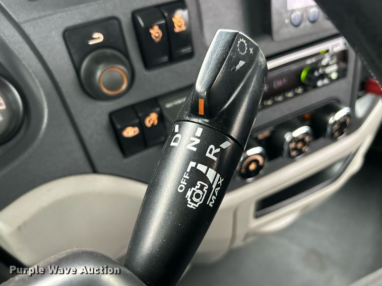 image for item EK2838 2020 Peterbilt 579 semi truck