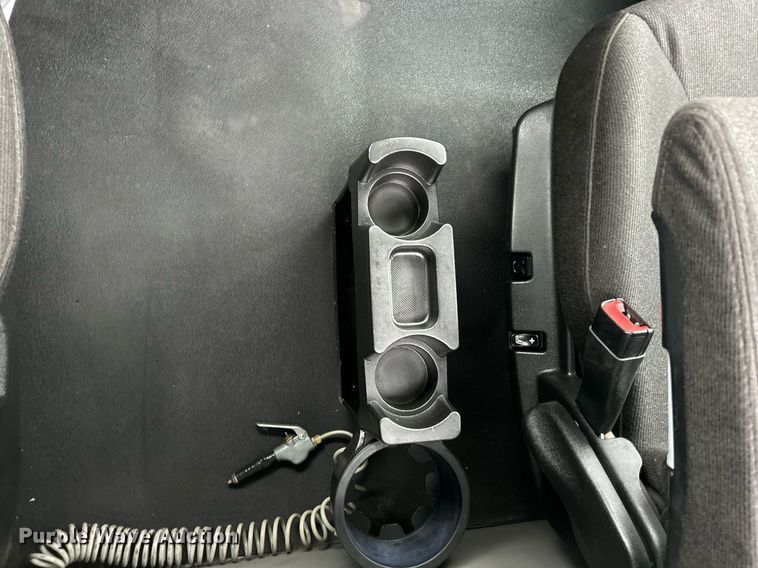 image for item EK2838 2020 Peterbilt 579 semi truck