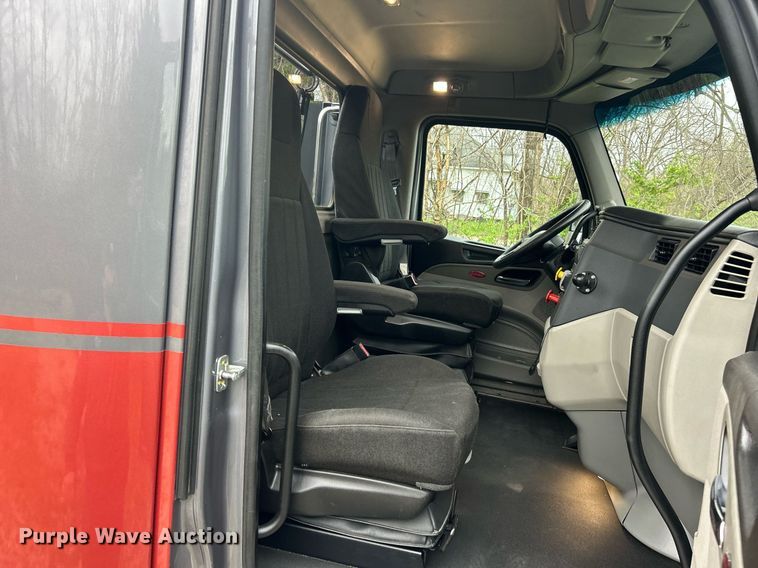 image for item EK2838 2020 Peterbilt 579 semi truck