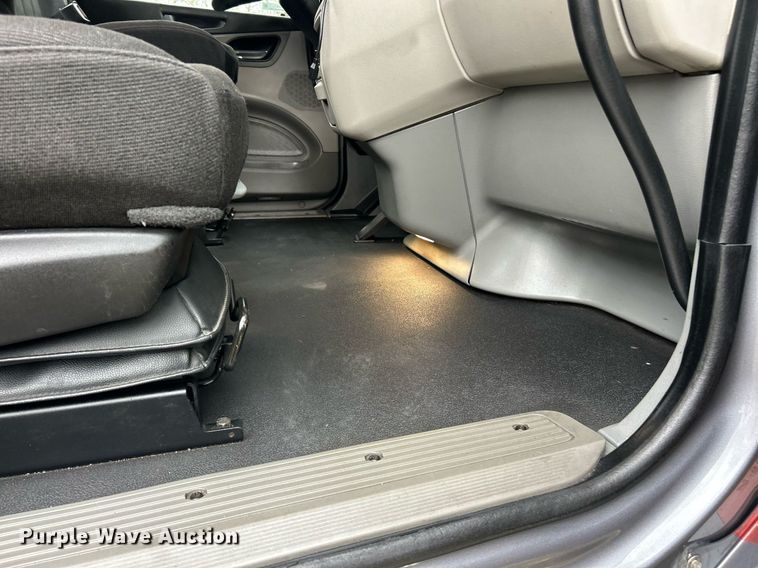 image for item EK2838 2020 Peterbilt 579 semi truck