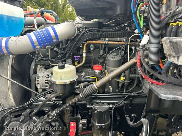 image for item EK2838 2020 Peterbilt 579 semi truck