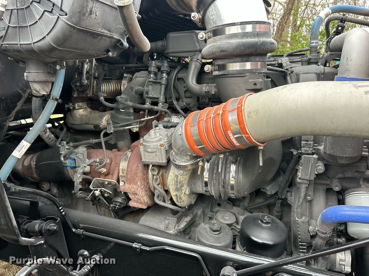 image for item EK2838 2020 Peterbilt 579 semi truck