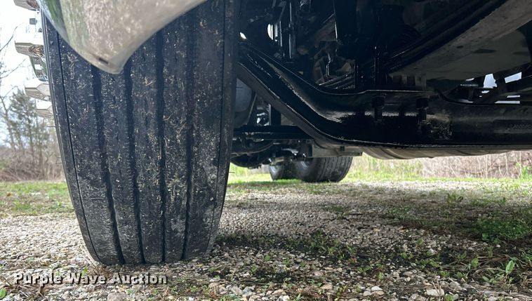 image for item EK2838 2020 Peterbilt 579 semi truck