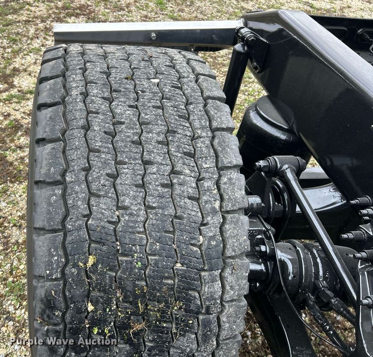 image for item EK2838 2020 Peterbilt 579 semi truck