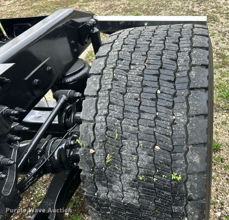 image for item EK2838 2020 Peterbilt 579 semi truck