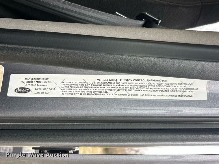 image for item EK2838 2020 Peterbilt 579 semi truck