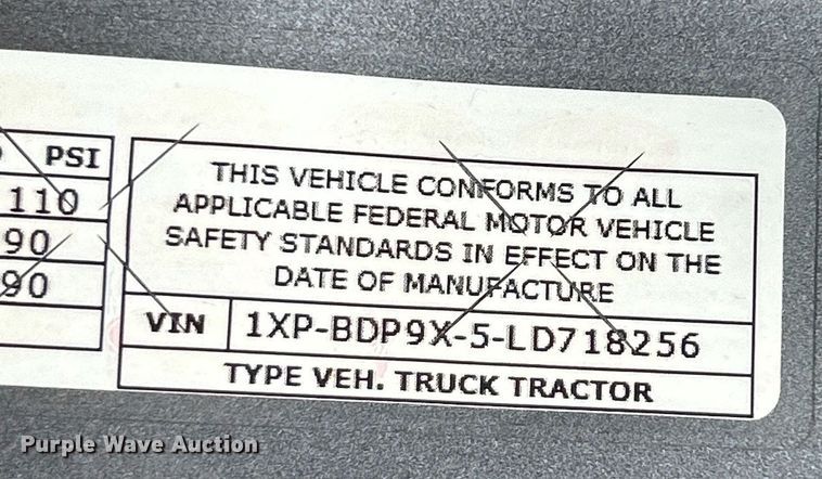 image for item EK2838 2020 Peterbilt 579 semi truck