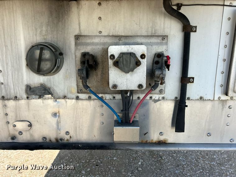 image for item EK2846 2011 Wabash refrigerated van trailer