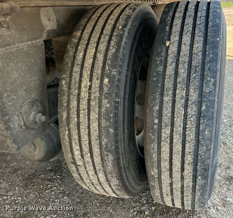 image for item EK2846 2011 Wabash refrigerated van trailer