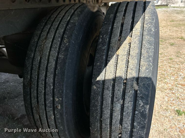 image for item EK2846 2011 Wabash refrigerated van trailer