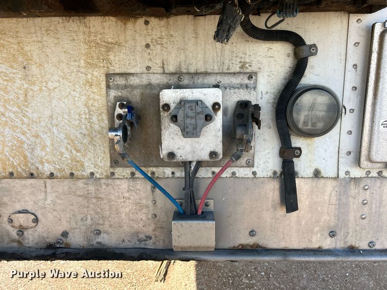 image for item EK2850 2011 Wabash refrigerated van trailer