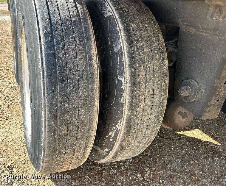 image for item EK2850 2011 Wabash refrigerated van trailer