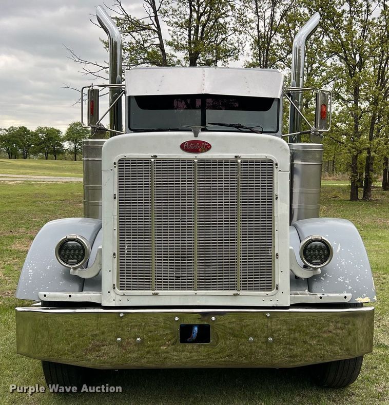 image for item EL2011 1990 Peterbilt 379 semi truck