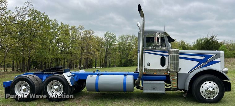 image for item EL2011 1990 Peterbilt 379 semi truck