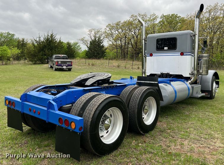 image for item EL2011 1990 Peterbilt 379 semi truck