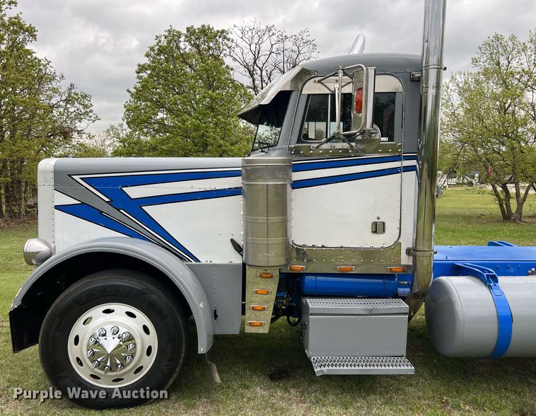 image for item EL2011 1990 Peterbilt 379 semi truck