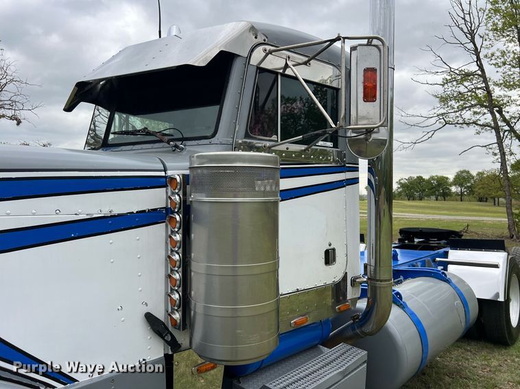 image for item EL2011 1990 Peterbilt 379 semi truck