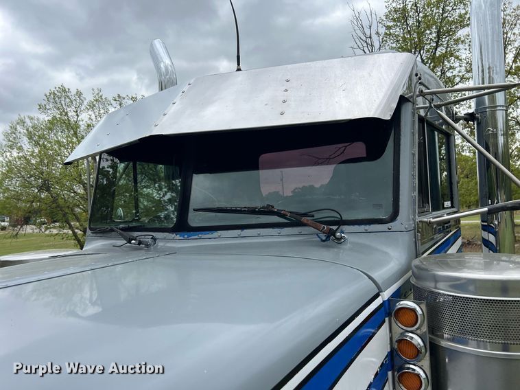 image for item EL2011 1990 Peterbilt 379 semi truck