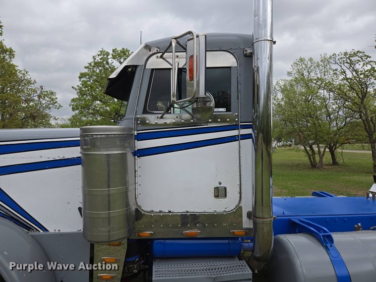 image for item EL2011 1990 Peterbilt 379 semi truck