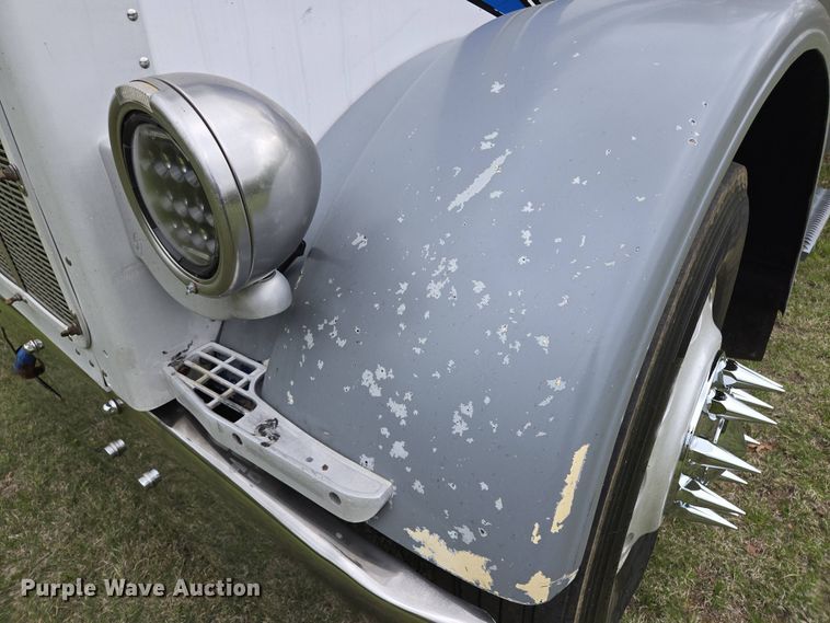 image for item EL2011 1990 Peterbilt 379 semi truck