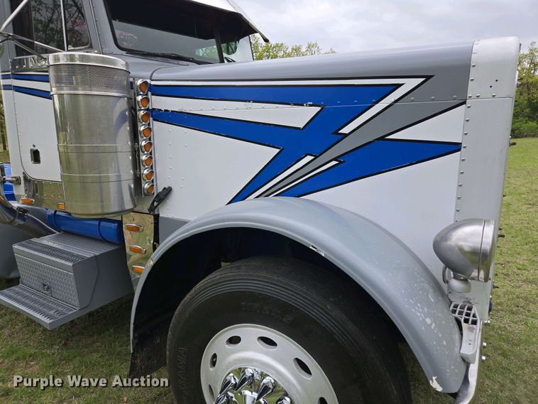 image for item EL2011 1990 Peterbilt 379 semi truck