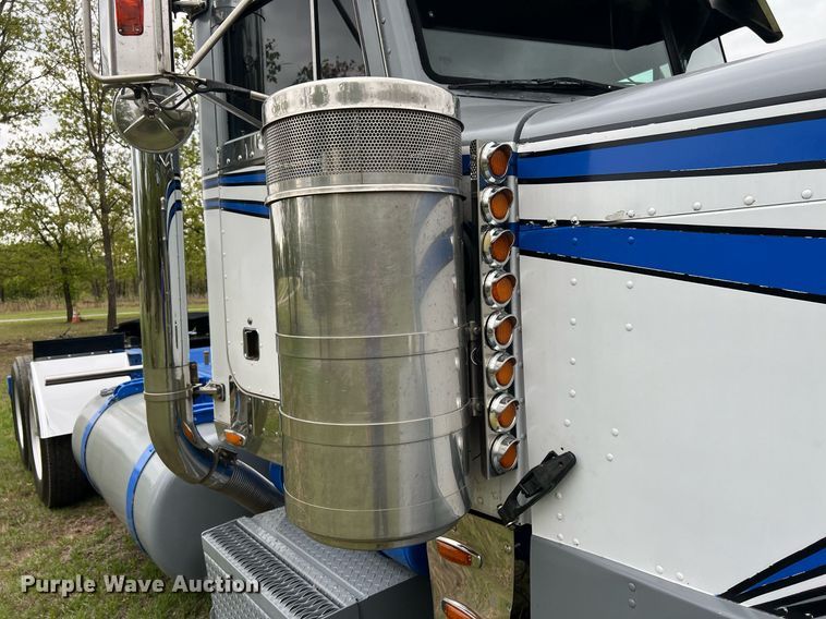 image for item EL2011 1990 Peterbilt 379 semi truck