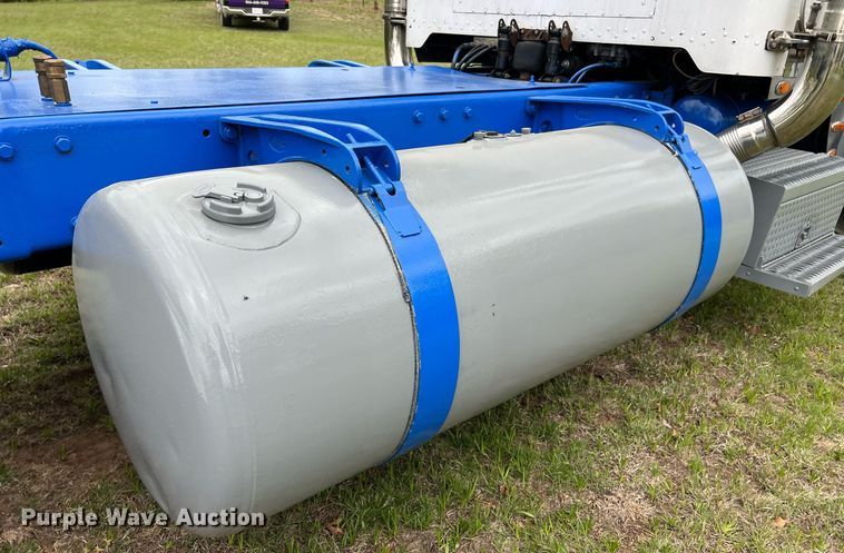 image for item EL2011 1990 Peterbilt 379 semi truck