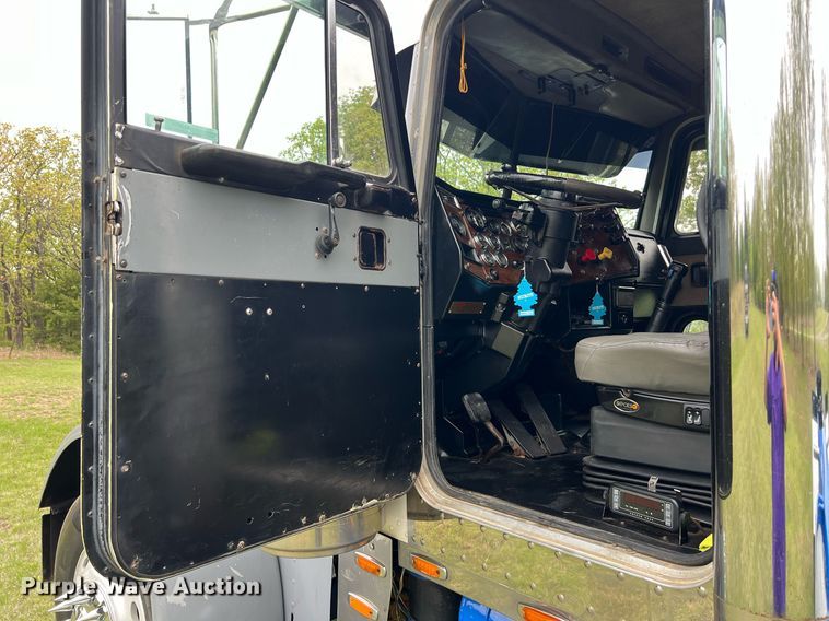 image for item EL2011 1990 Peterbilt 379 semi truck