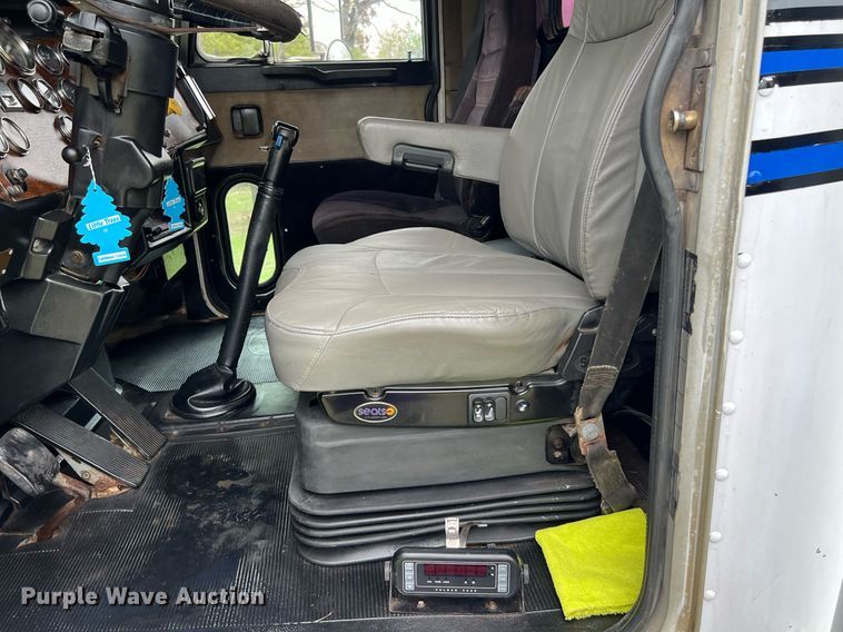 image for item EL2011 1990 Peterbilt 379 semi truck