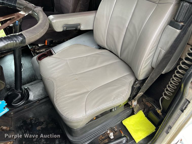 image for item EL2011 1990 Peterbilt 379 semi truck