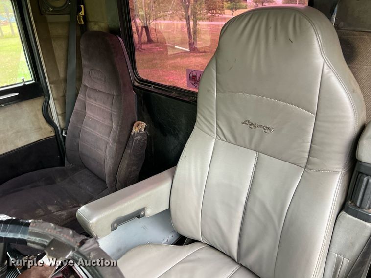 image for item EL2011 1990 Peterbilt 379 semi truck