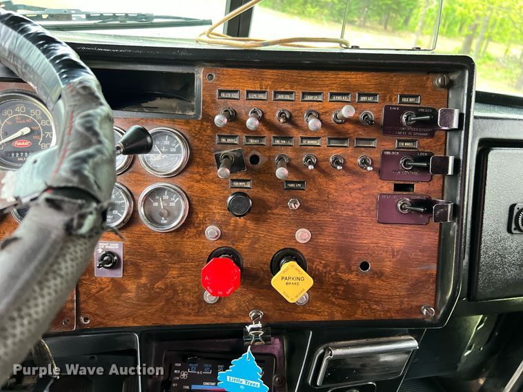 image for item EL2011 1990 Peterbilt 379 semi truck