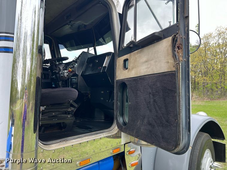 image for item EL2011 1990 Peterbilt 379 semi truck