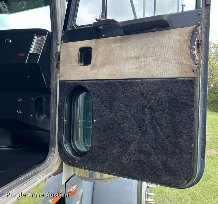 image for item EL2011 1990 Peterbilt 379 semi truck