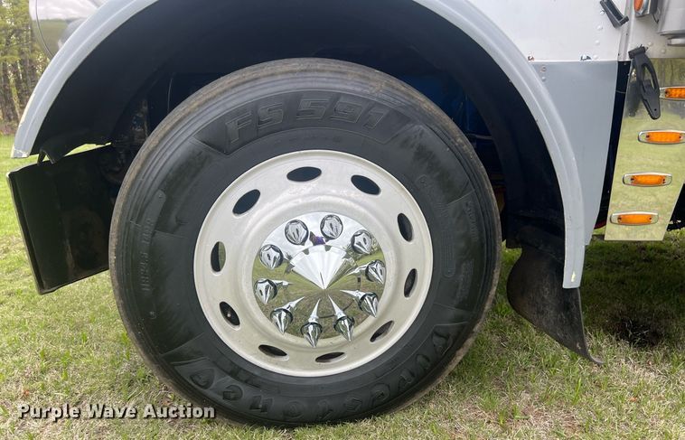 image for item EL2011 1990 Peterbilt 379 semi truck