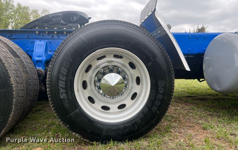 image for item EL2011 1990 Peterbilt 379 semi truck