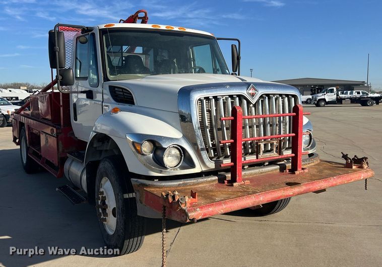 image for item EL5702 2015 International 7300 winch truck