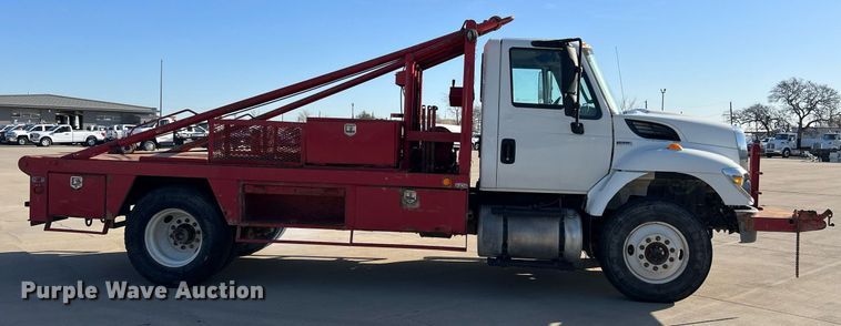 image for item EL5702 2015 International 7300 winch truck