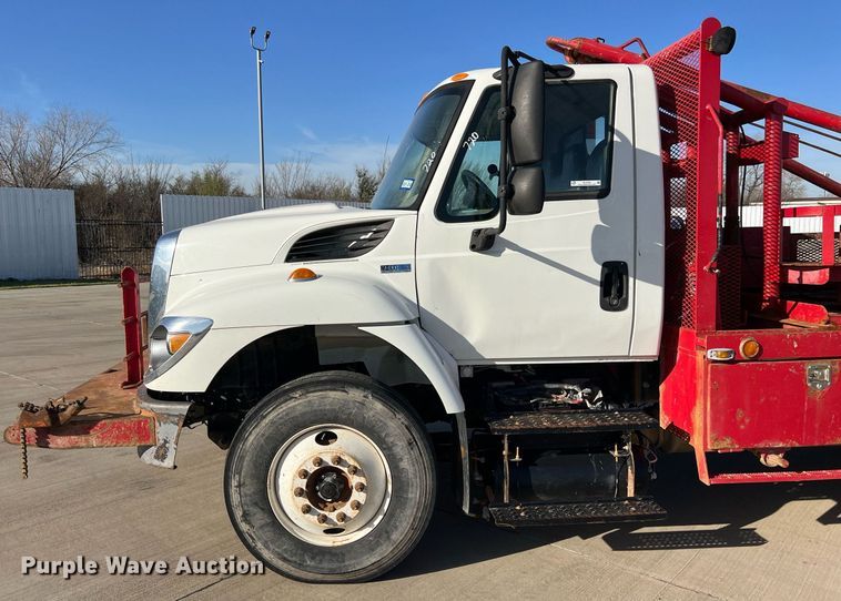 image for item EL5702 2015 International 7300 winch truck