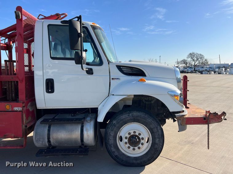 image for item EL5702 2015 International 7300 winch truck