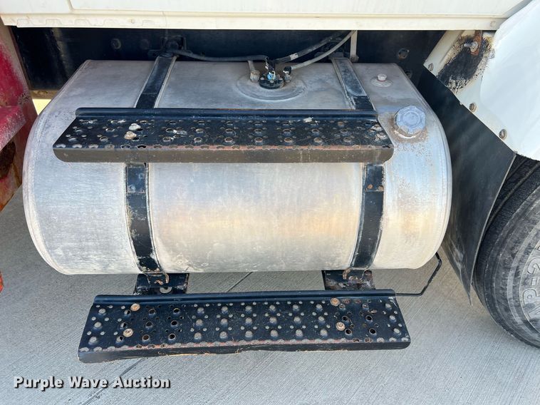 image for item EL5702 2015 International 7300 winch truck