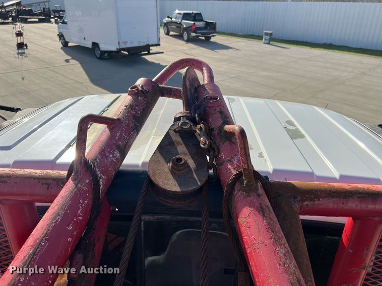 image for item EL5702 2015 International 7300 winch truck